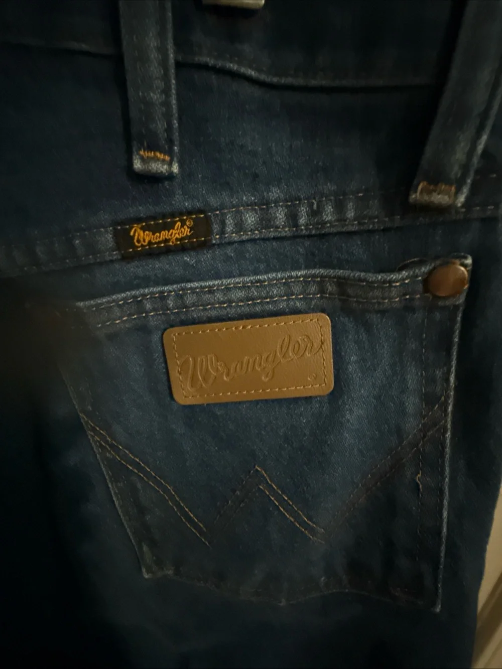Wrangler vintage 1990’s Classic Men's Blue Denim Jeans - Timeless Straight Fit